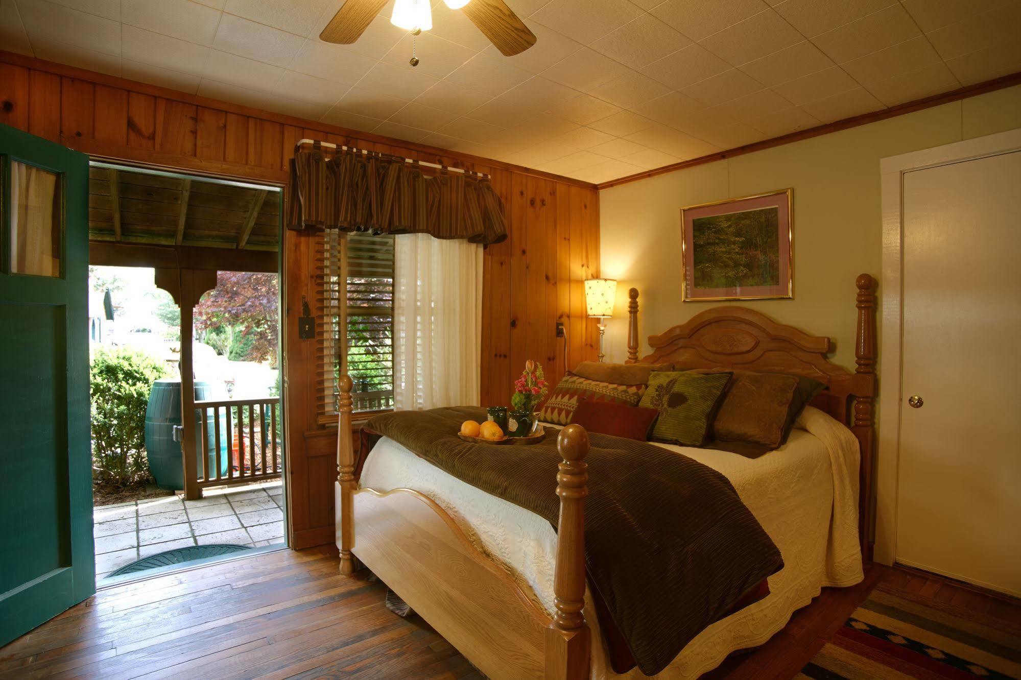Hemlock Inn Blowing Rock Exterior photo
